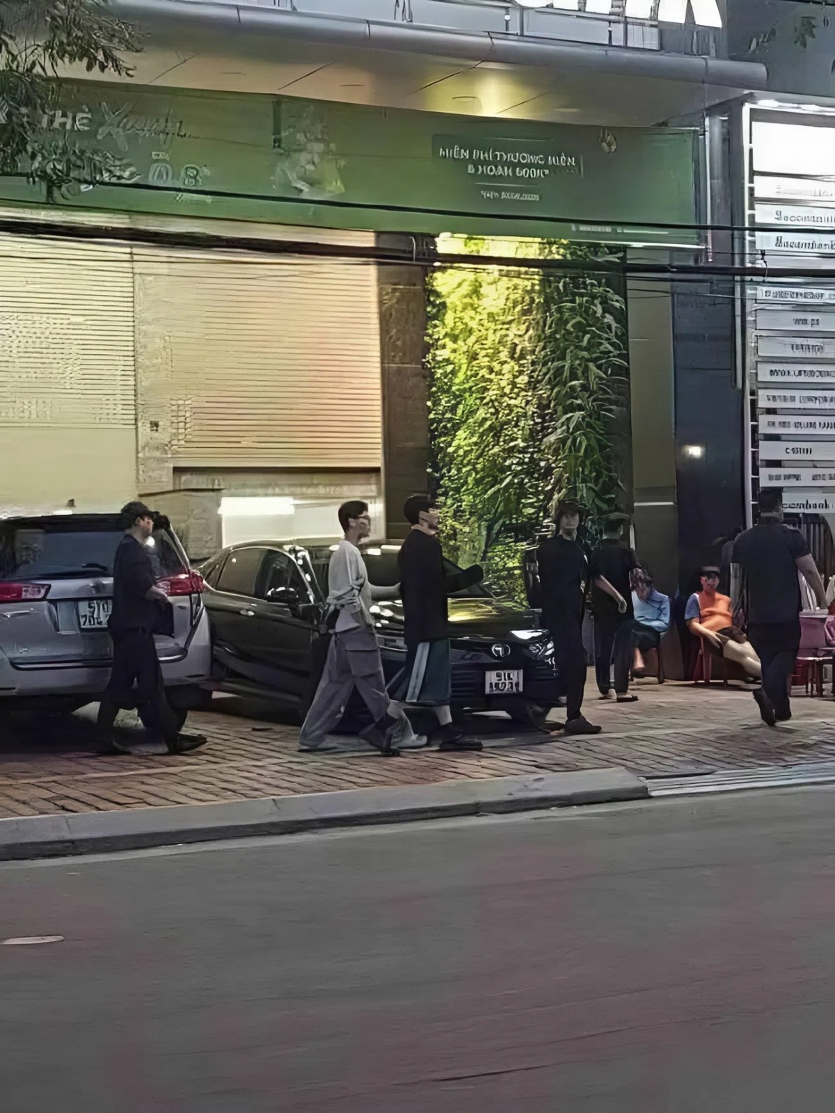 Hai thành viên BTS đến Đà Nẵng