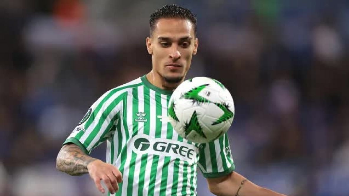 Antony đồng ý giảm lương để rời Man Utd