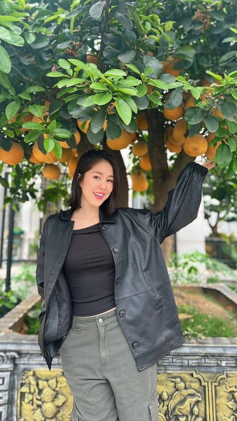 Lê Phương khoe ảnh tuổi đôi mươi, nhan sắc gây bất ngờ