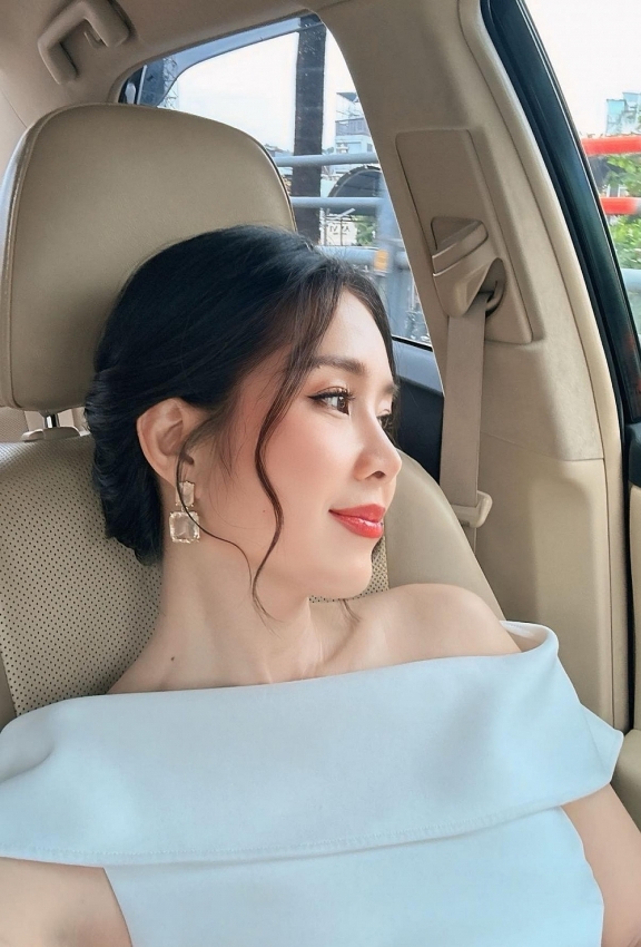 Lê Phương khoe ảnh tuổi đôi mươi, nhan sắc gây bất ngờ