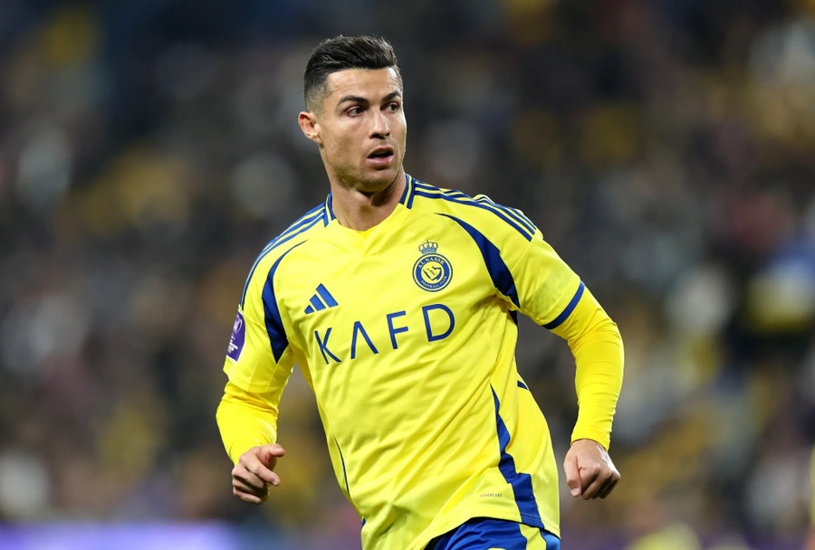 Ronaldo ‘bật đèn xanh’, Al Nassr chi đậm mua sao Liverpool