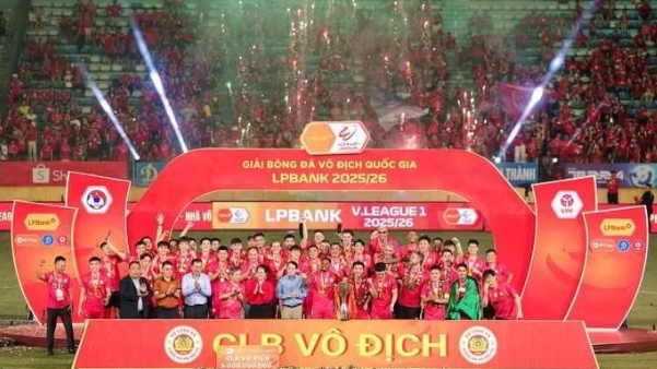 CLB Công an Hà Nội tưng bừng nâng cúp V-League