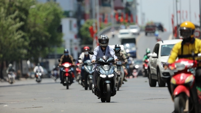 Thời tiết hôm nay 1/6: Bắc Bộ và Trung Bộ nắng nóng gay gắt, Nam Bộ tiếp tục mưa dông
