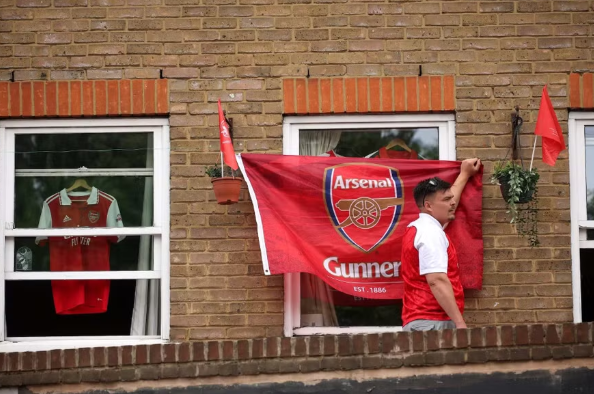 ‘Biển người’ Arsenal cuồng nhiệt rước cúp Ngoại hạng Anh ‘Biển người’ Arsenal cuồng nhiệt rước cúp Ngoại hạng Anh