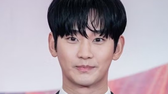 Kim Soo Hyun tái xuất, người hâm mộ phản ứng bất ngờ