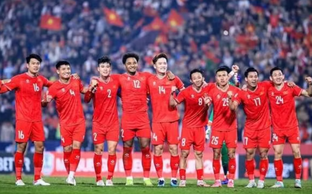 Tuyển Việt Nam vững vàng trong top 100 FIFA