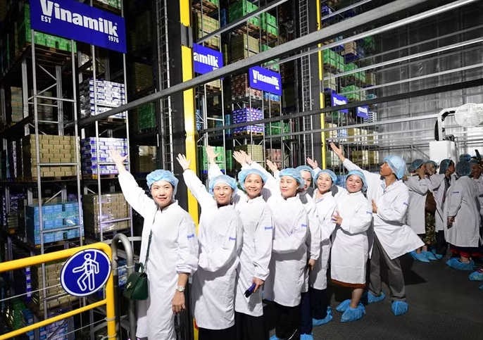 Vinamilk đón thế hệ “đồng niên” tham quan nhà máy với lời hứa chăm sóc sức khỏe bằng dinh dưỡng chất lượng