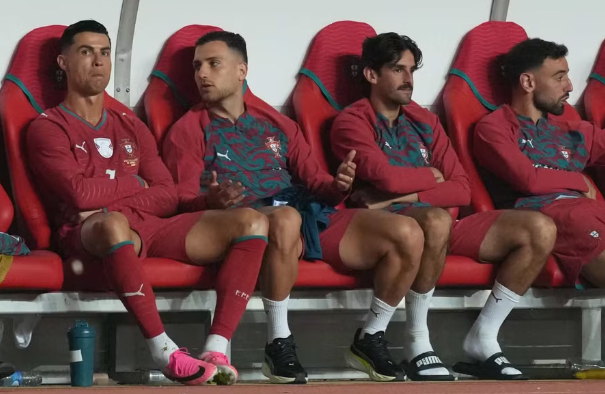 Ronaldo vô duyên khó tin, lỡ cơ hội nối dài kỷ lục