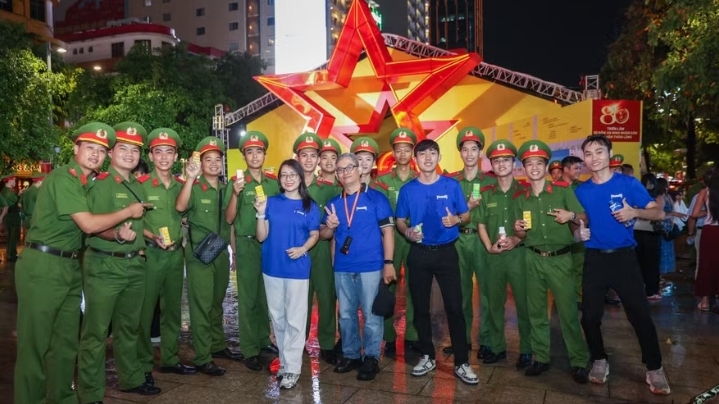 Vinamilk mang đến những trạm tiếp năng lượng giữa Gala "Tổ Quốc Bình Yên"