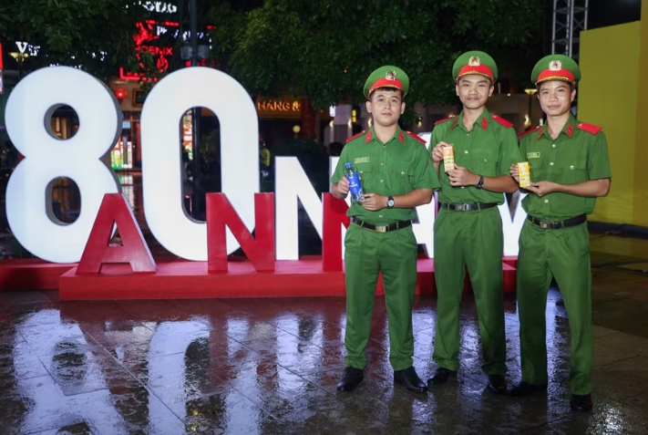 Vinamilk mang đến những trạm tiếp năng lượng giữa Gala "Tổ Quốc Bình Yên"