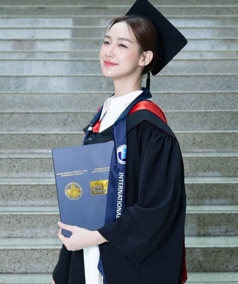 Bảo Ngọc chinh phục khán giả bằng nhan sắc và tri thức
