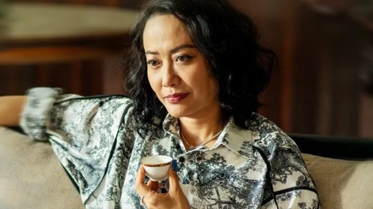 Hồng Ánh giữ sức hút sau hơn 30 năm làm nghề