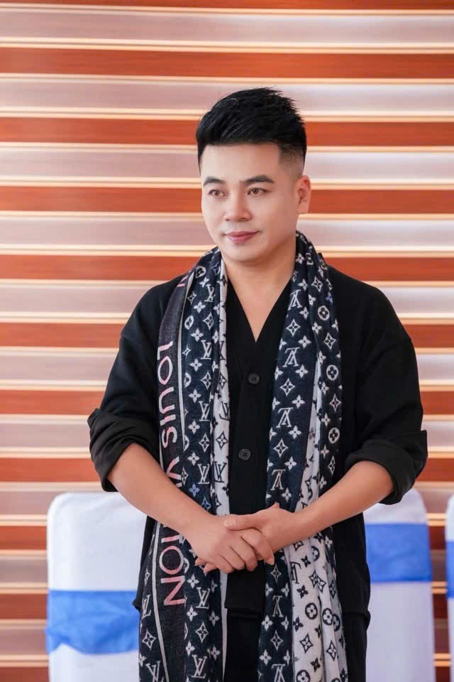 Ca sĩ Châu Á David Le  Hành trinh 20 năm tuổi Đảng, 30 năm cống hiến vì nghệ thuật và cộng đồng.