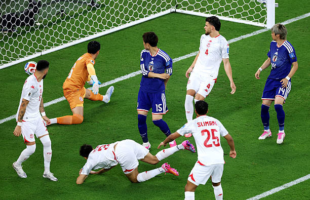 Nhật Bản đè bẹp Tunisia 4-0: Ayase Ueda rực sáng đưa Samurai Xanh đi tiếp