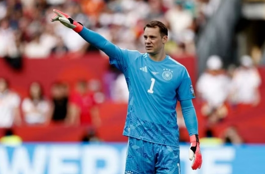 Thủ môn Neuer đi vào lịch sử World Cup
