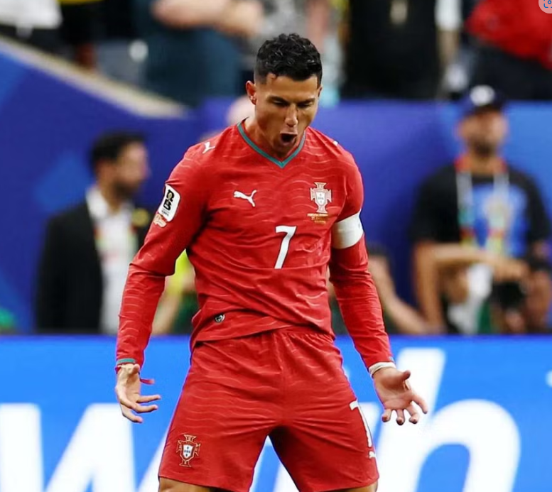 Ronaldo lập kỷ lục chưa từng có, Bồ Đào Nha rộng cửa đi tiếp World Cup 2026