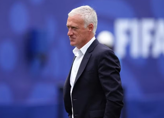 Tuyển Pháp chấn động khi HLV Didier Deschamps rời World Cup