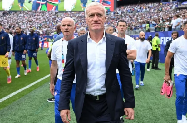 Tuyển Pháp chấn động khi HLV Didier Deschamps rời World Cup