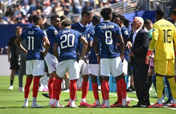 Tuyển Pháp chấn động khi HLV Didier Deschamps rời World Cup