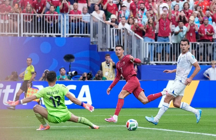 Ronaldo lập kỷ lục mà ngay cả Messi cũng chưa chạm tới