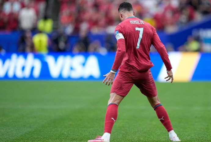 Ronaldo lập kỷ lục mà ngay cả Messi cũng chưa chạm tới