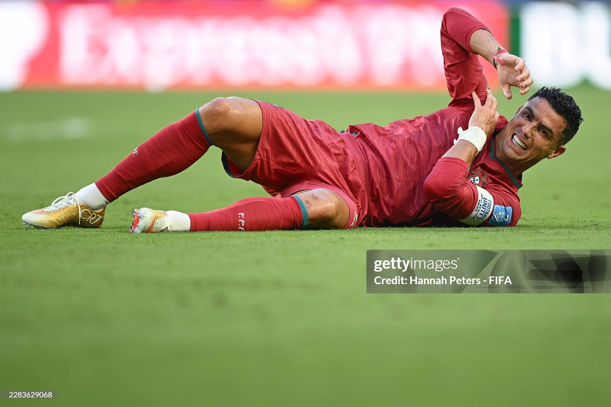 Bồ Đào Nha hòa Colombia 0-0: Ronaldo nén đau giúp Selecao...