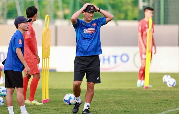 Giải mã cuộc đua vũ trang Đông Nam Á: HLV Kim Sang-sik đối mặt biến số AFF Cup 2026
