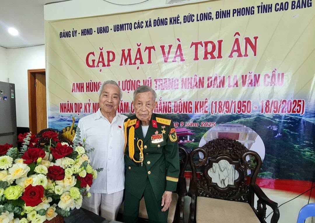Nhớ Anh hùng La Văn Cầu, người đã trao cho tôi chiếc khăn quàng đỏ và truyền ngọn lửa niềm tin