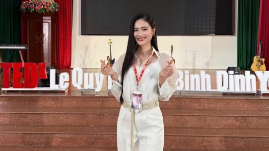 Hoa hậu Ý Nhi lần đầu làm diễn giả, chia sẻ về sự "chông chênh" của tuổi trẻ
