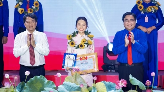 Phương Mỹ Chi nhận danh hiệu "Thanh niên tiên tiến TPHCM làm theo lời Bác" 2026