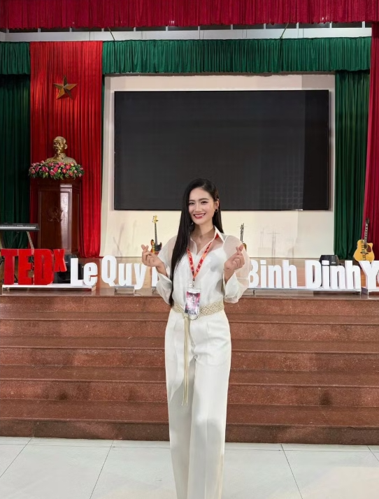 Hoa hậu Ý Nhi lần đầu làm diễn giả, chia sẻ về sự "chông chênh" của tuổi trẻ Hoa hậu Ý Nhi lần đầu làm diễn giả, chia sẻ về sự "chông chênh" của tuổi trẻ