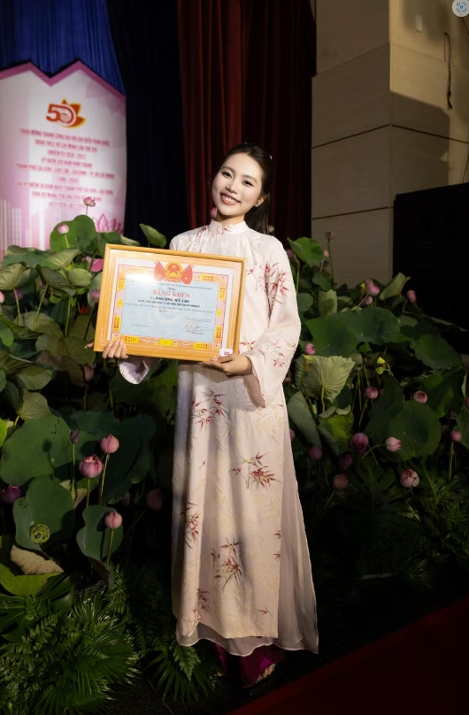 Phương Mỹ Chi nhận danh hiệu "Thanh niên tiên tiến TPHCM làm theo lời Bác" 2026 Phương Mỹ Chi nhận danh hiệu "Thanh niên tiên tiến TPHCM làm theo lời Bác" 2026