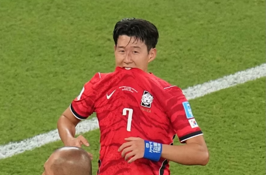 Son Heung-min cầu xin ‘đừng làm tổn thương tuyển Hàn Quốc’