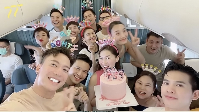 Sao Việt hôm nay 16/7: Ngọc Thanh Tâm bất ngờ khi được tổ chức sinh nhật trên máy bay