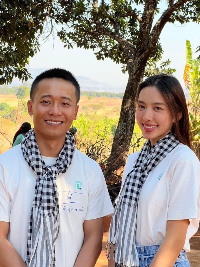 Rò rỉ ảnh cưới của Hoa hậu Thùy Tiên và Quang Linh Vlog, thực hư ra sao?