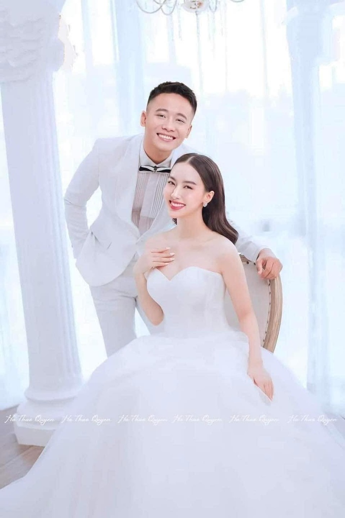 Rò rỉ ảnh cưới của Hoa hậu Thùy Tiên và Quang Linh Vlog, thực hư ra sao?