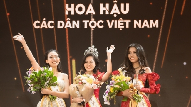 Chuyện hề hước nhất giới sắc đẹp: Hoa hậu Dân tộc bị 'ngâm giấm', mất suất thi quốc tế vào tay Á hậu 2