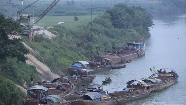 Khai thác cát trái phép vẫn hoành hành trên sông Lam