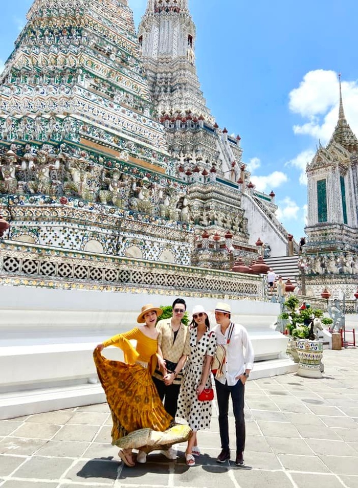 Việt Anh du lịch nước ngoài cùng hai 'tình tin đồn', được khen tinh tế khi đứng cạnh hai bóng hồng