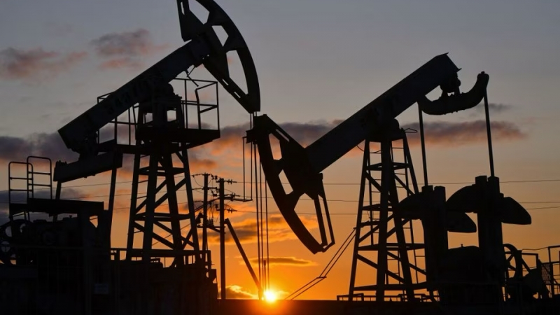 Giá xăng dầu hôm nay 1/7/2023: Dự trữ dầu Hoa Kỳ giảm nhiều hơn dự kiến, kéo theo dầu thô tăng mạnh