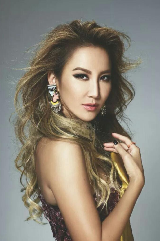 Coco Lee: 30 năm huy hoàng và dấu chấm hết ở tuổi 48