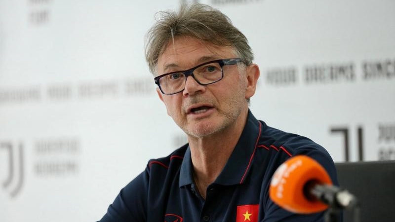 HLV Troussier: Tôi sẽ bỏ cái cũ, tuyển Việt Nam có mục tiêu dự World Cup 2026