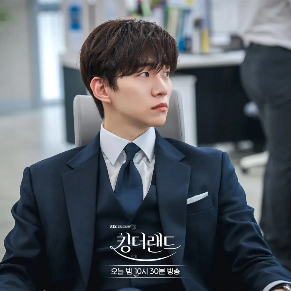Ca sĩ lấn sân diễn viên Lee Junho đắt show sau phim "King The Land"