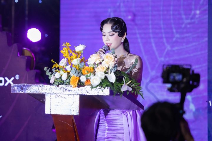 Lâm Khánh Chi tổ chức tiệc sinh nhật với 1.000 người tham dự