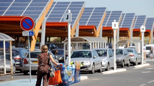 Pháp tham vọng lắp đặt điện mặt trời trên toàn bộ bãi đậu xe