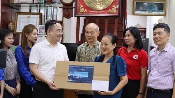Cục Thông tin Đối ngoại tặng quà, tri ân các gia đình chính sách tại phường Trung Hòa, Cầu Giấy