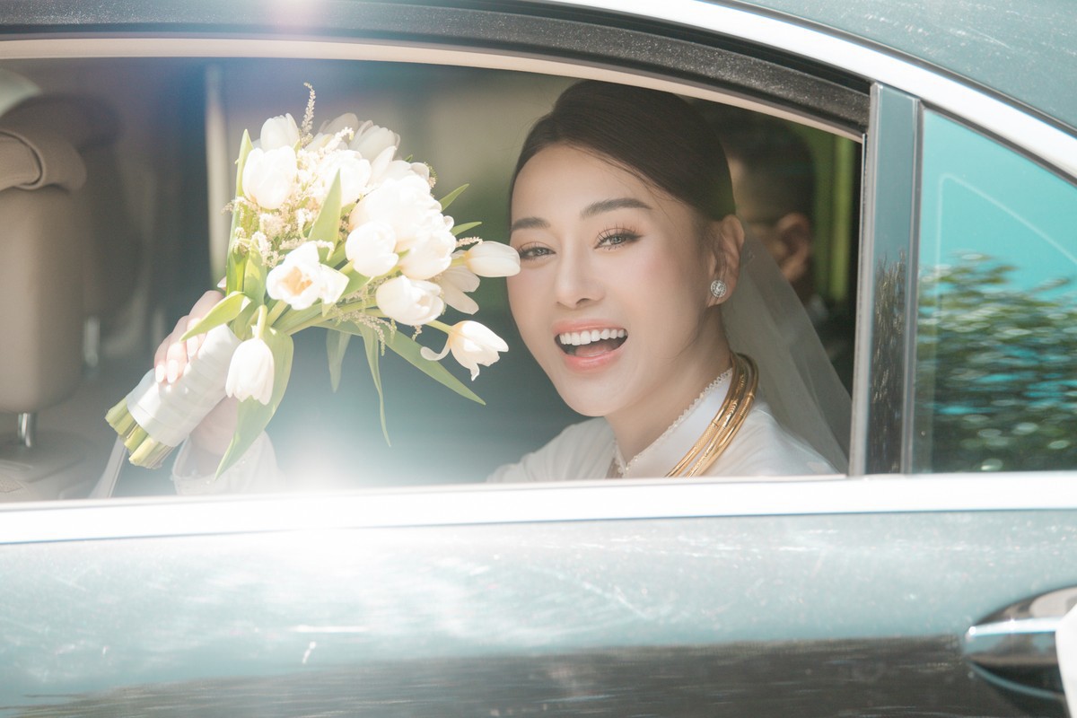 Phương Oanh hôn shark Bình trong lễ ăn hỏi Phương Oanh hôn shark Bình trong lễ ăn hỏi