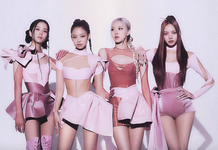 Quá phấn khích, khán giả đổ xô săn lùng vé concert BLACKPINK đêm thứ 2