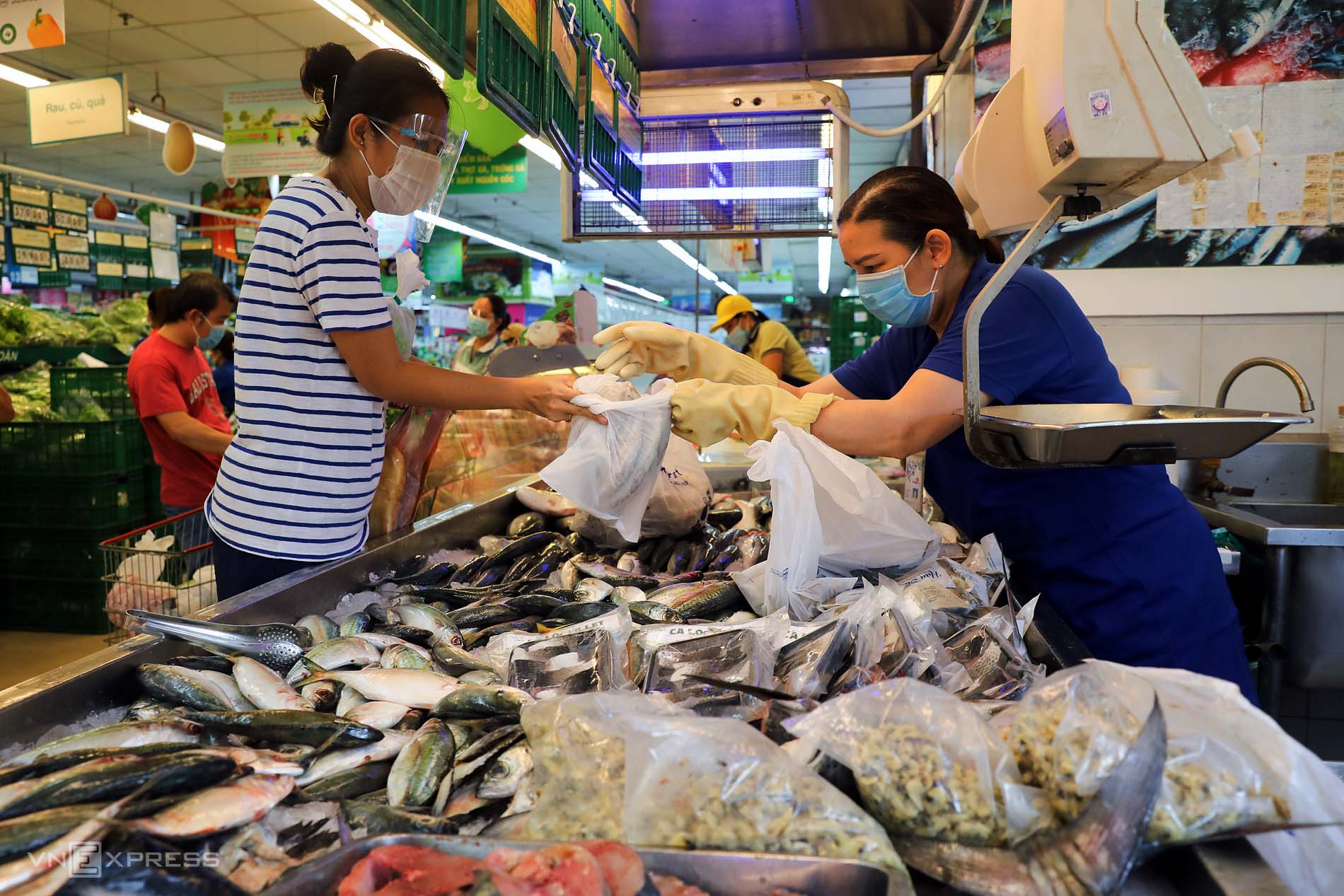 Tiêu thụ hàng Việt xuất khẩu tại sân nhà: Đường gần mà xa