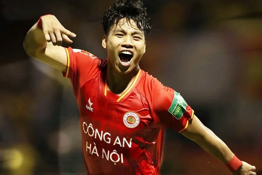 Văn Thanh ký hợp đồng với gã ‘khổng lồ’ V-League